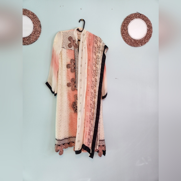 Suit - Picture 3 of 6